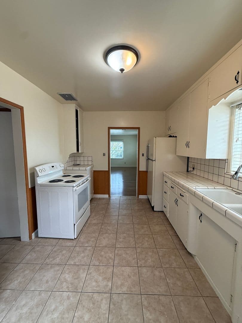 Santa Maria House: 411 E Camino Colegio