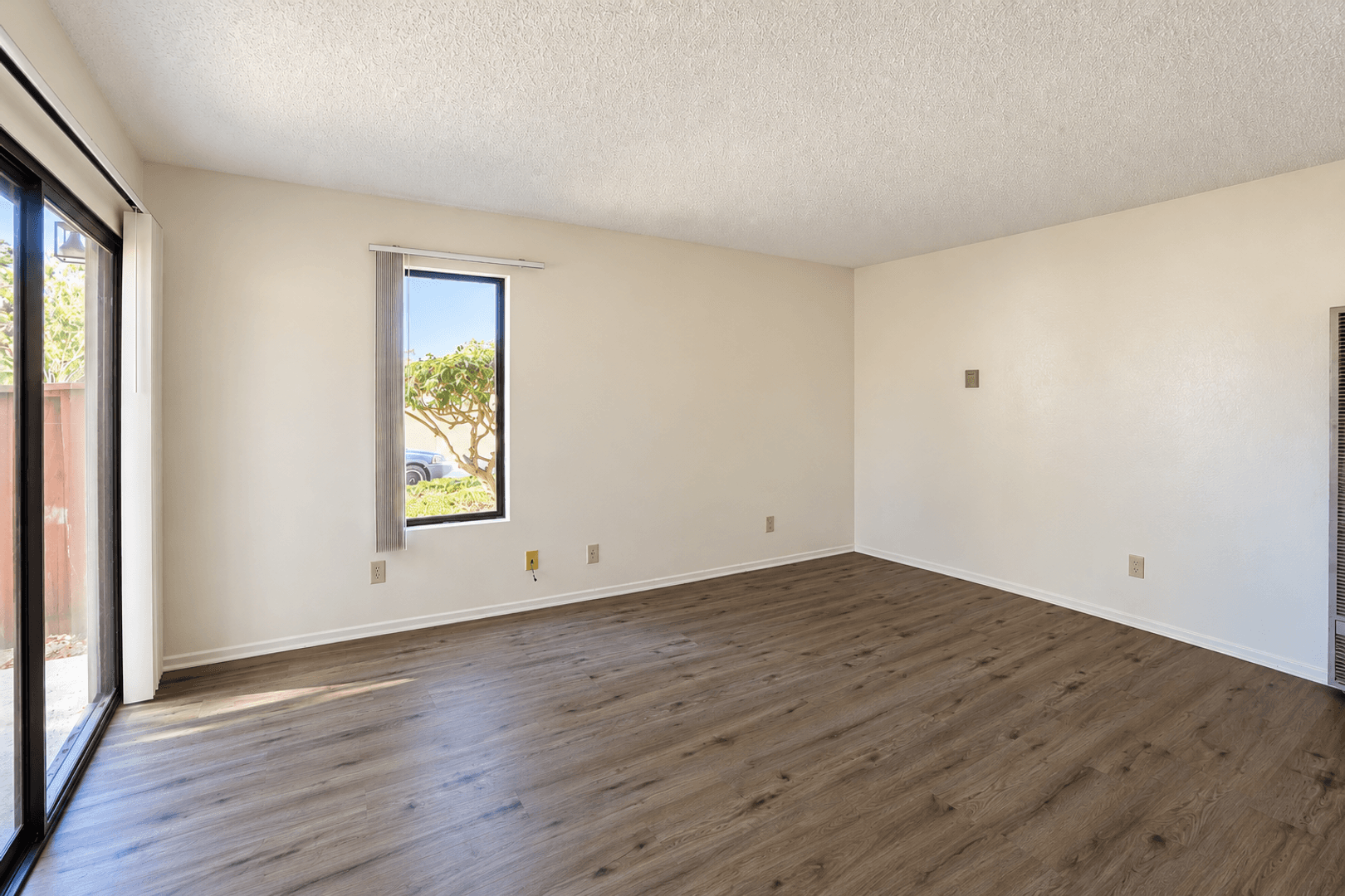 Lompoc House: 1216-A East Walnut Avenue