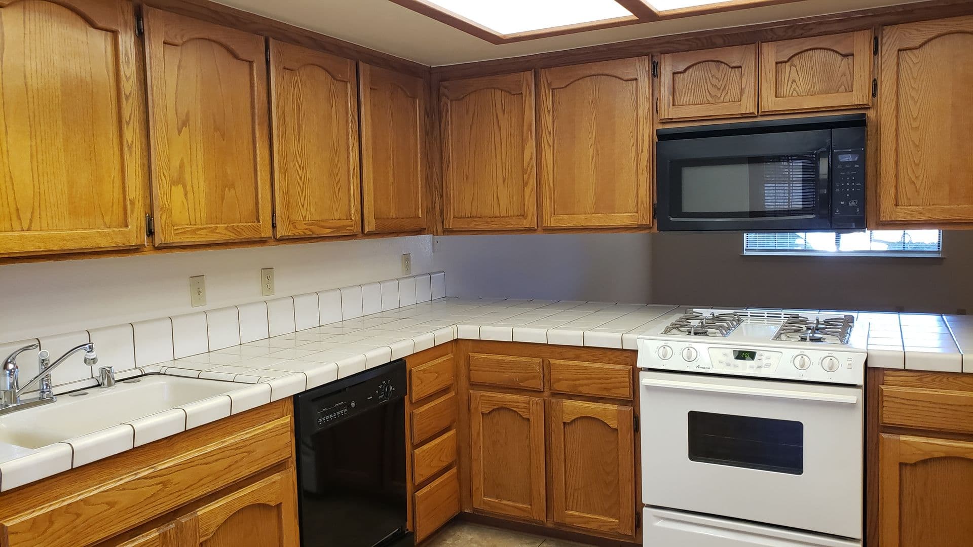 Santa Maria Apartment: 417-423 Tiffany Drive
