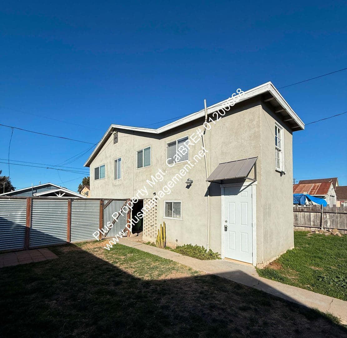 Santa Maria House: 217 S Gray Street
