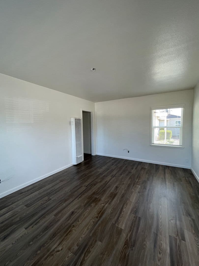 Lompoc Apartment: 130 North G Street