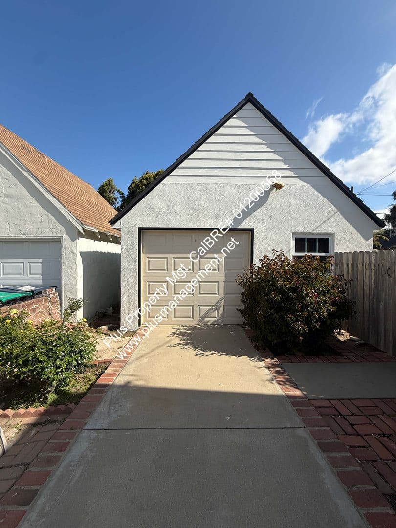 Santa Maria House: 411 E Camino Colegio