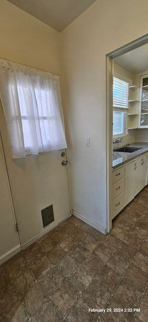 Santa Maria Apartment: 609 Central Ave