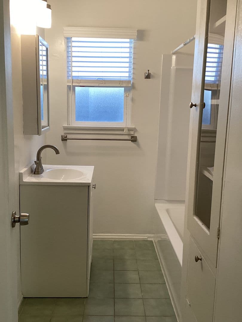 Santa Maria Apartment: 609 Central Ave