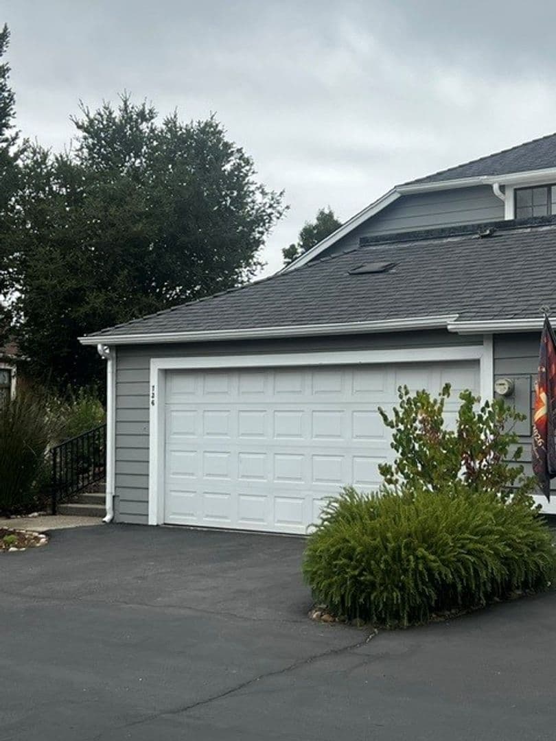 Solvang House: 736 Hillside Drive