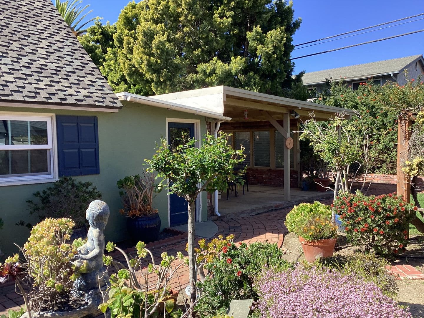 Santa Maria House: 411 E Camino Colegio