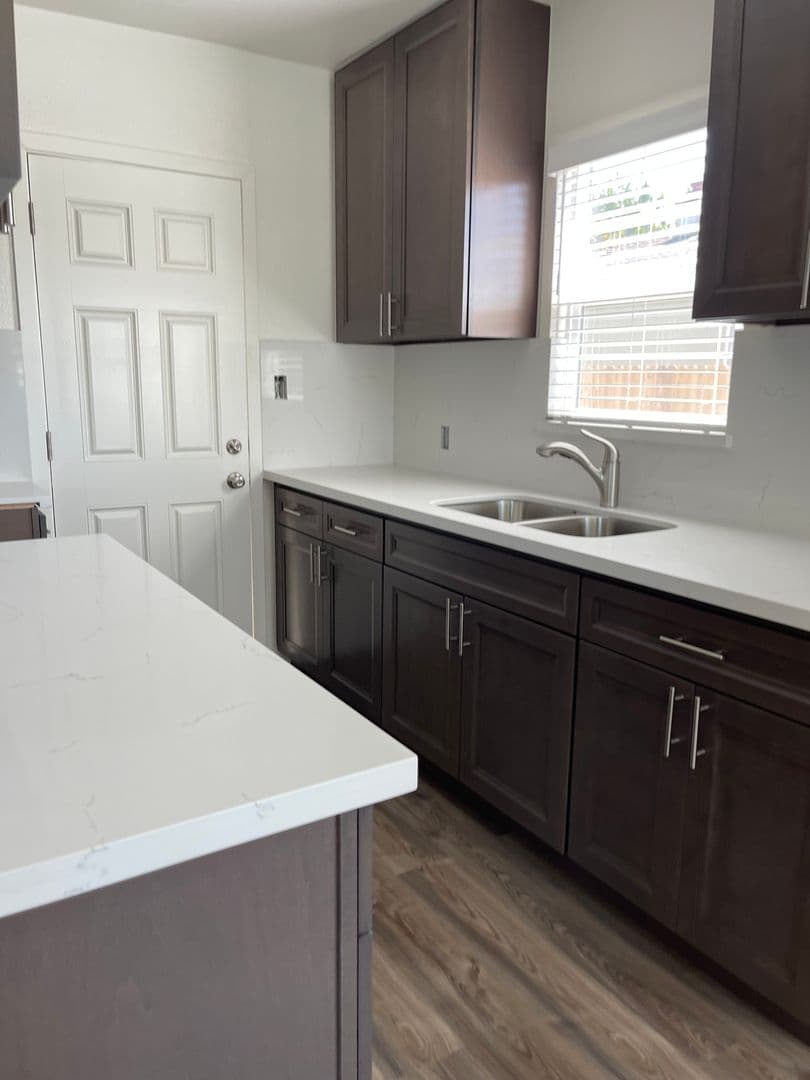 Lompoc Apartment: 130 North G Street