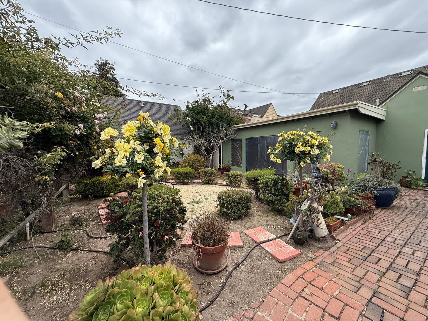 Santa Maria House: 411 E Camino Colegio