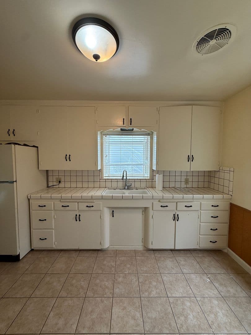 Santa Maria House: 411 E Camino Colegio