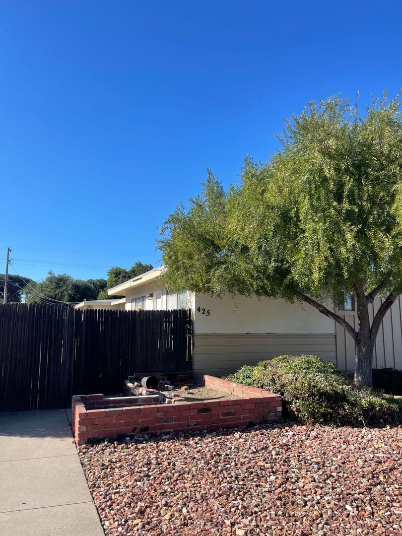 Lompoc Apartment: 425 South G Street