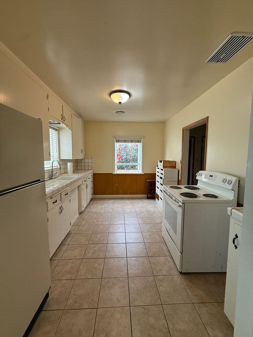 Santa Maria House: 411 E Camino Colegio