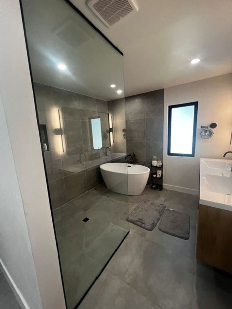 Solvang House: 1656 Juniper Avenue