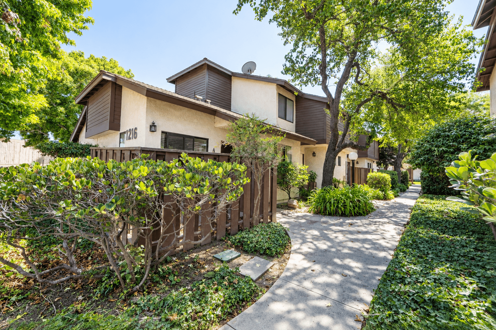 Lompoc House: 1216-A East Walnut Avenue