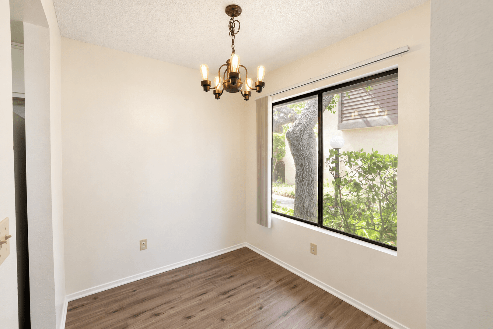 Lompoc House: 1216-A East Walnut Avenue