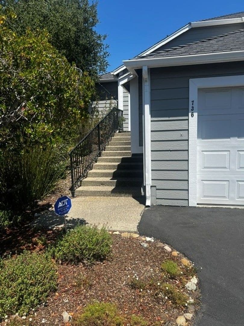 Solvang House: 736 Hillside Drive