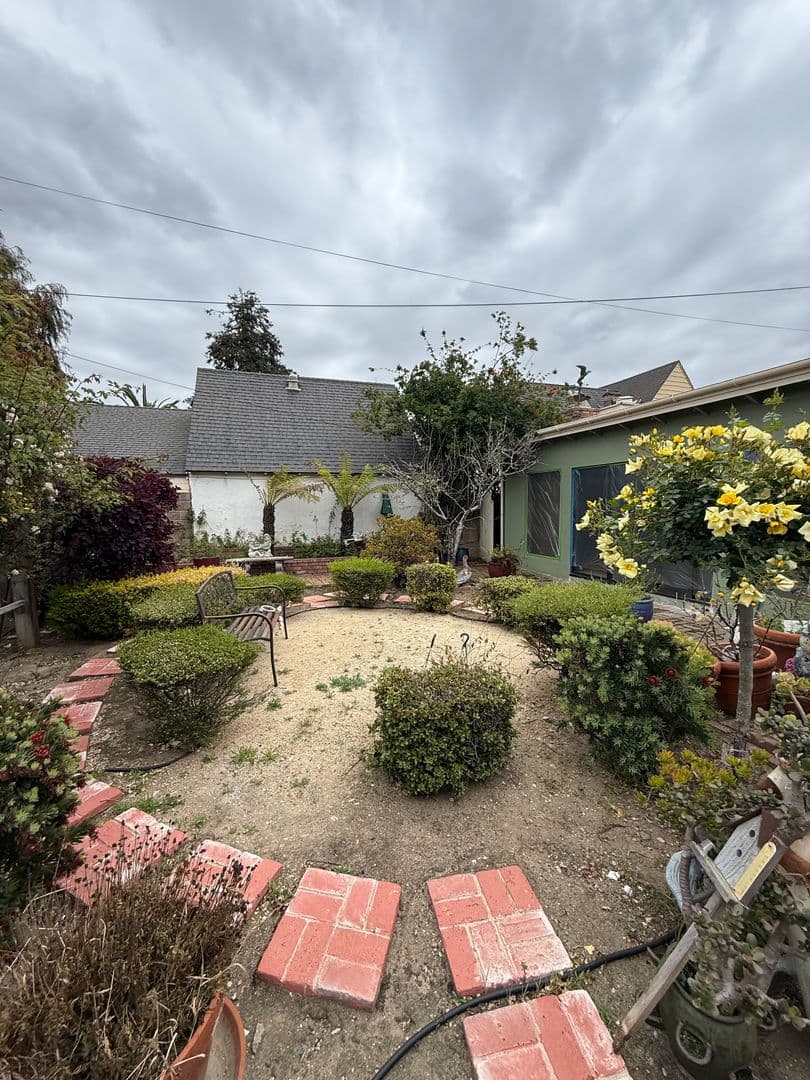 Santa Maria House: 411 E Camino Colegio