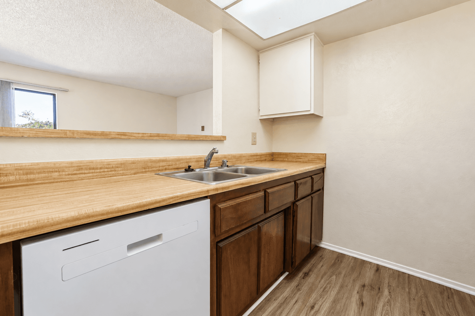 Lompoc House: 1216-A East Walnut Avenue