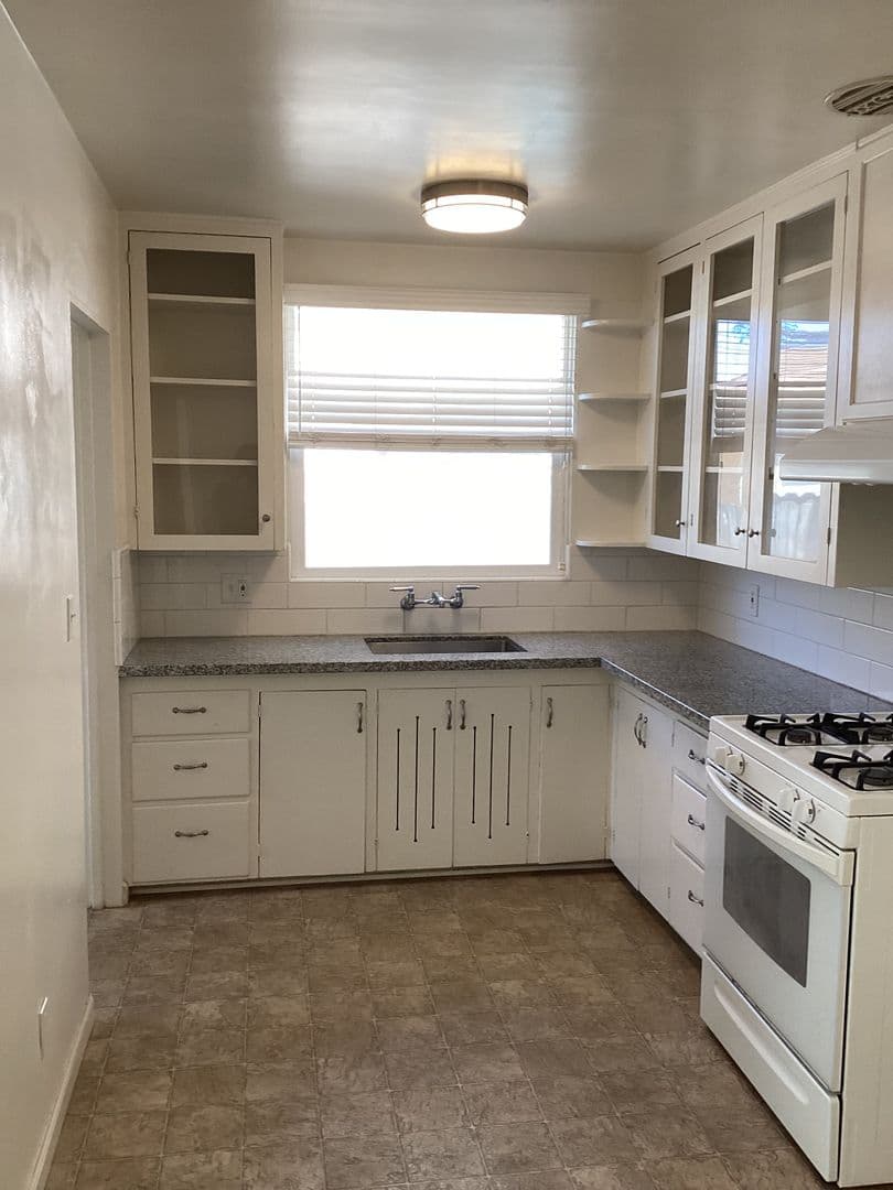 Santa Maria Apartment: 609 Central Ave