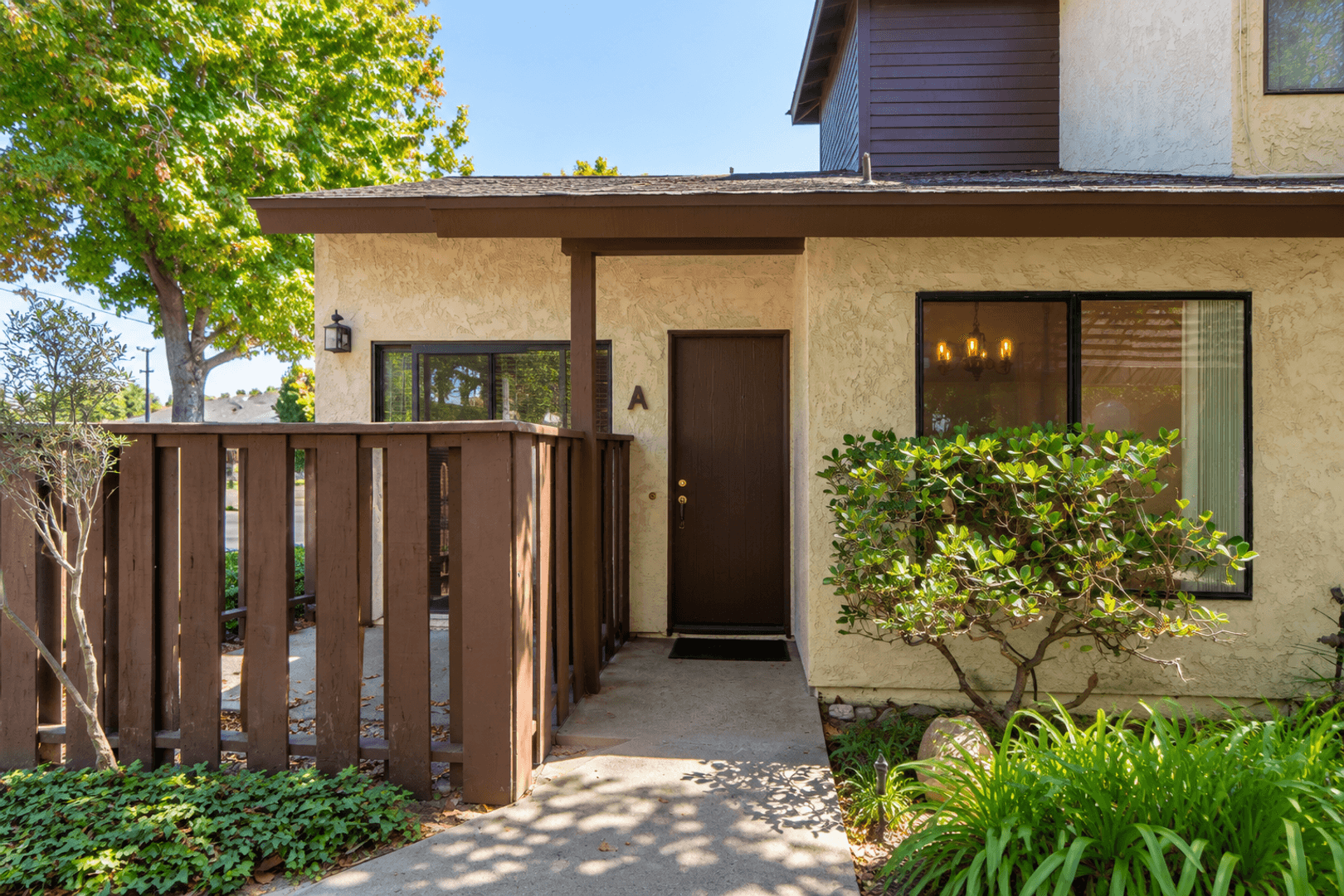 Lompoc House: 1216-A East Walnut Avenue