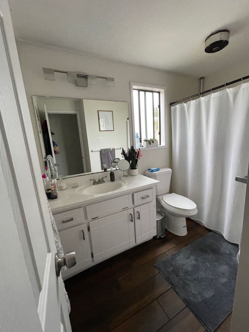 Oak Harbor House: 448 NW 7th Ave