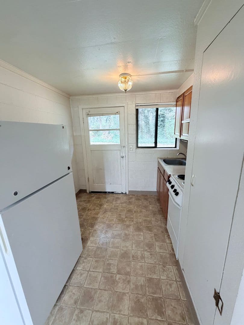 Oak Harbor Apartment: 3125 N. Oak Harbor Road