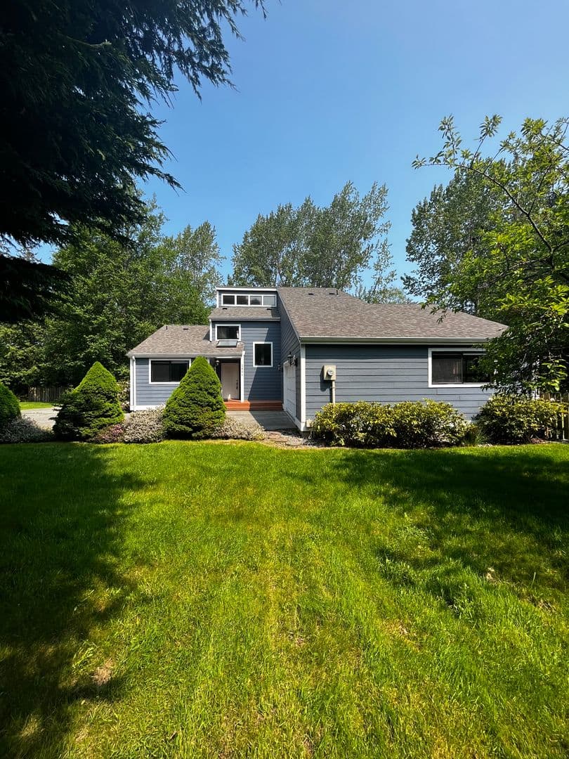 Oak Harbor House: 1856 Sloop Place