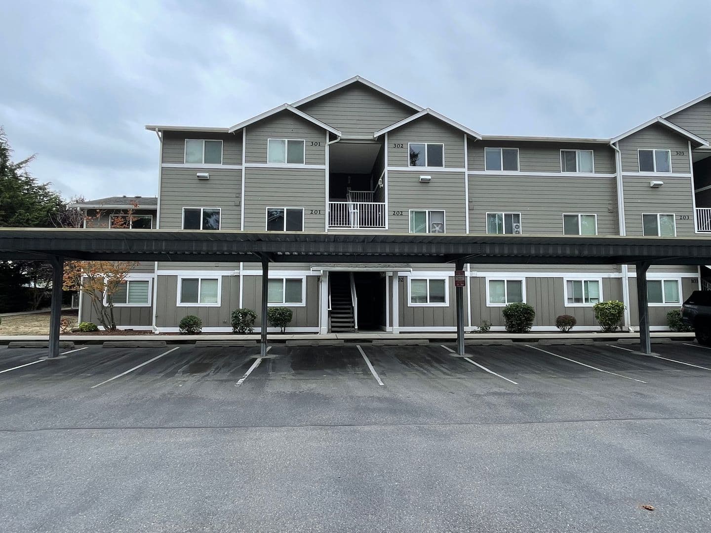 Oak Harbor House: 1670 SW Mulberry Pl. B201