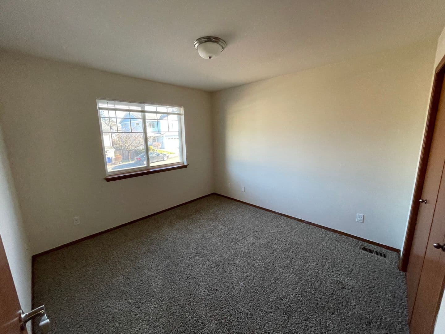 Oak Harbor House: 155 NE Melrose Dr.