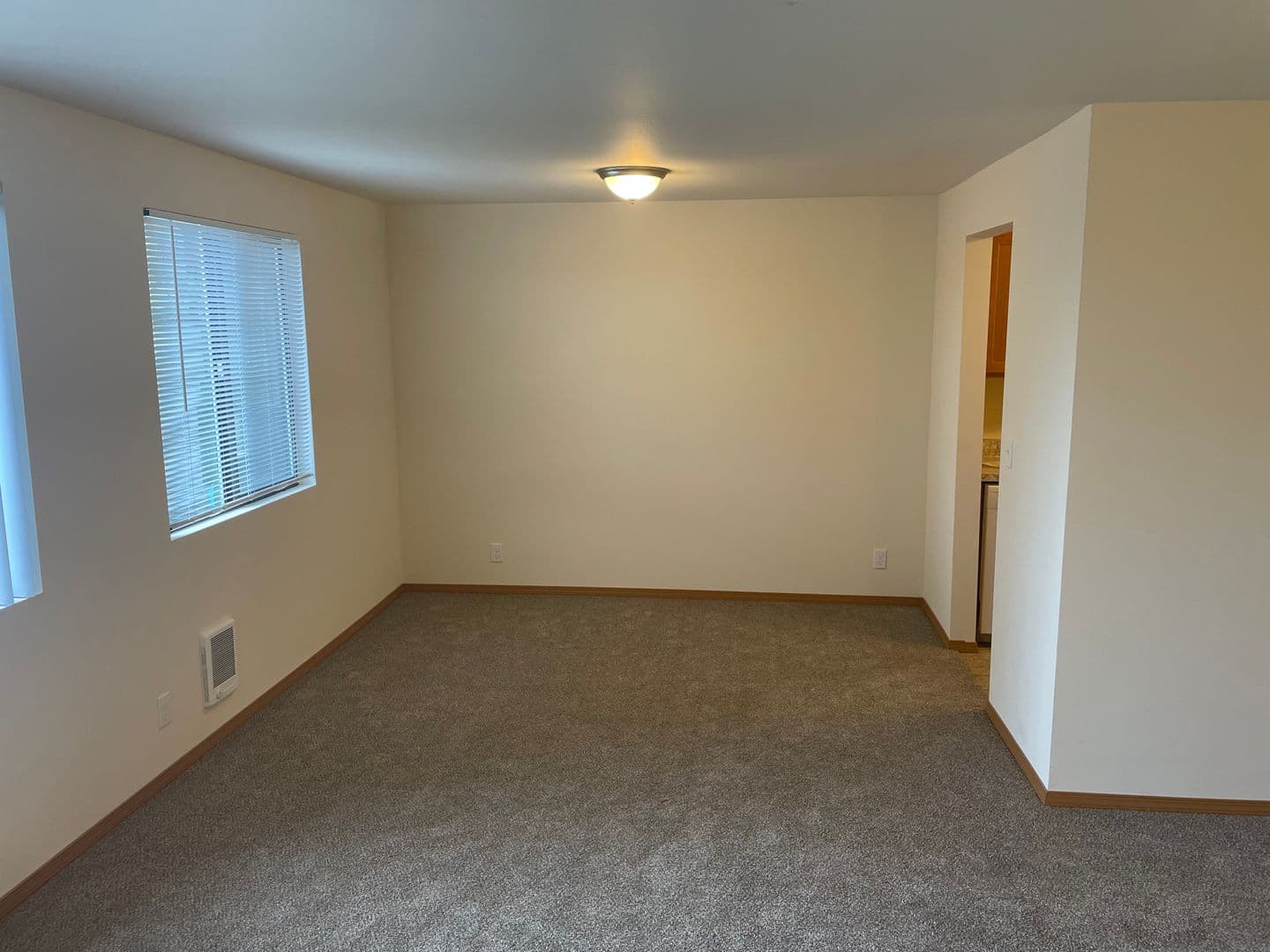 Oak Harbor Apartment: 690 NW Atalanta Way #M