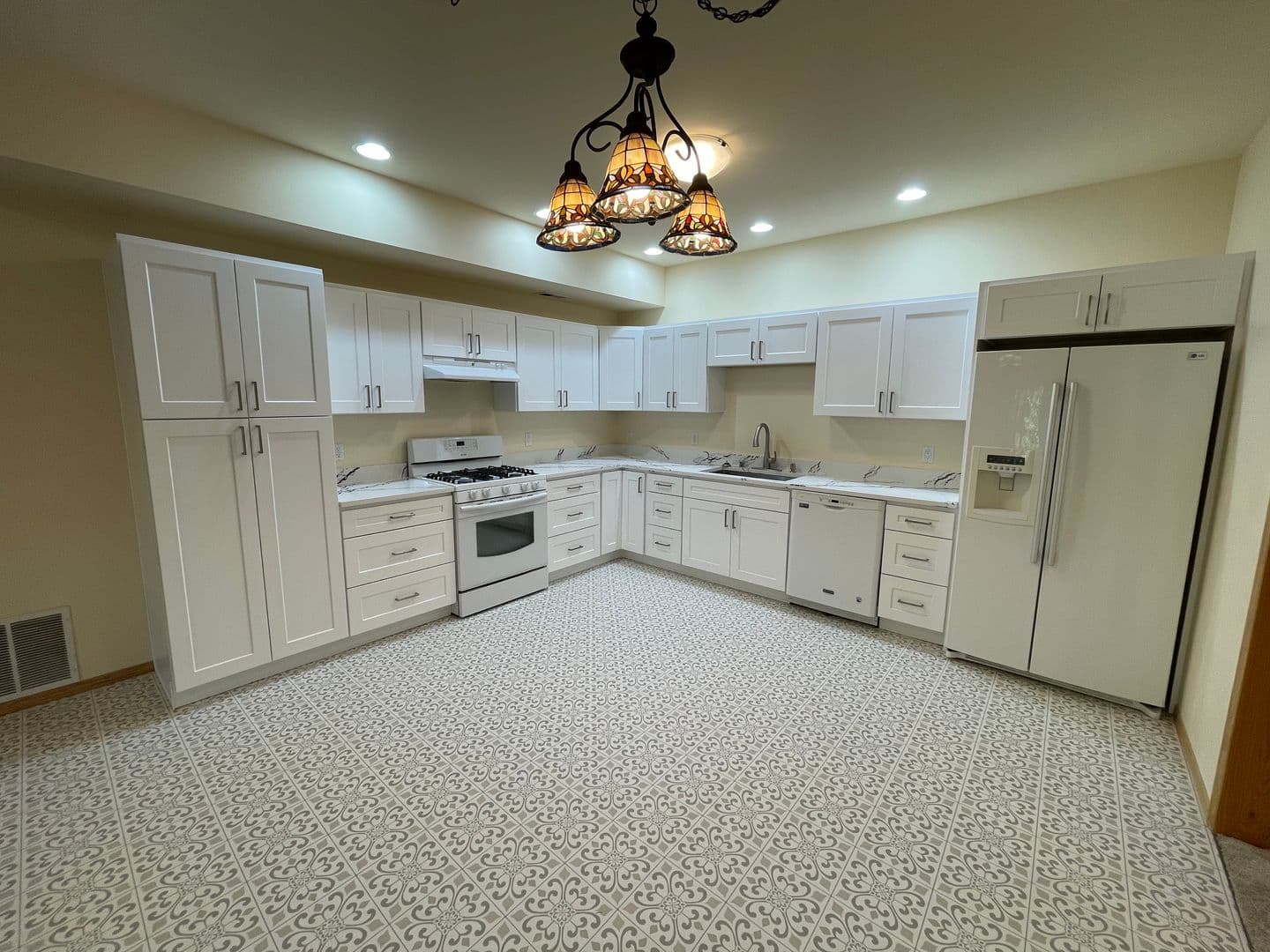 Oak Harbor House: 2128 SW Freund St. Unit A