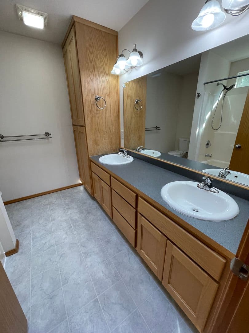 Oak Harbor House: 1337 NW Redwing Dr.