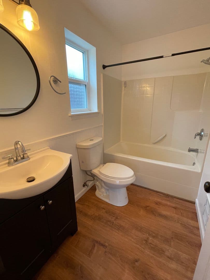 Oak Harbor House: 1670 SW Mulberry Pl. B201