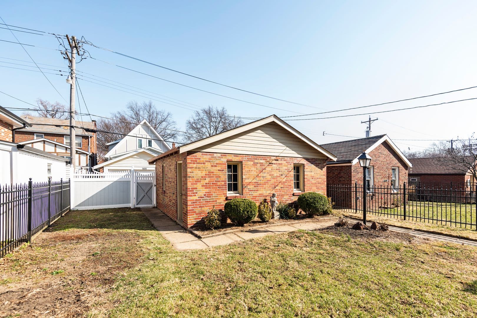 St.Louis House: 5827 Delor