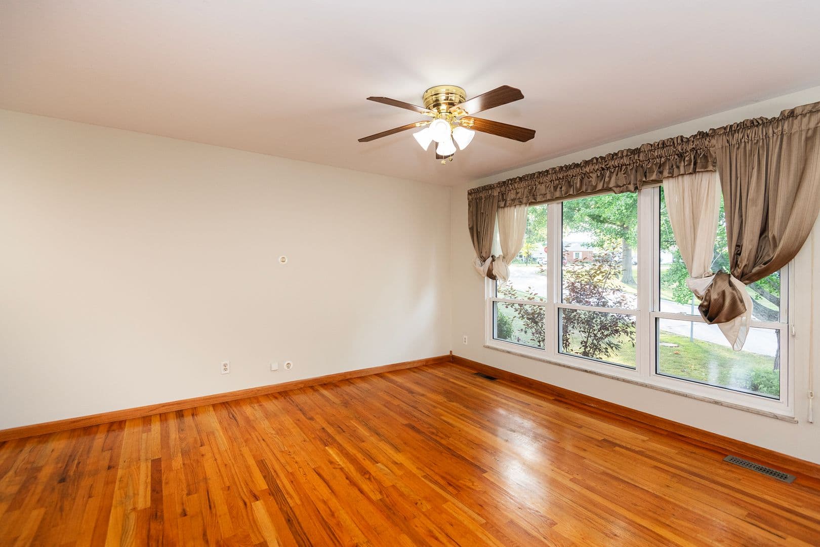 St. Louis House: 2334 Rosegarden Dr