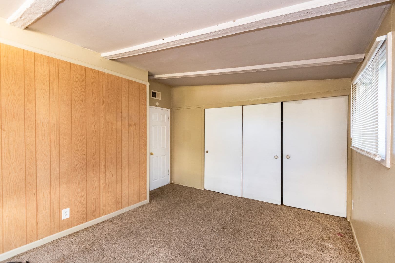 Florissant House: 1015 Robinwood Dr