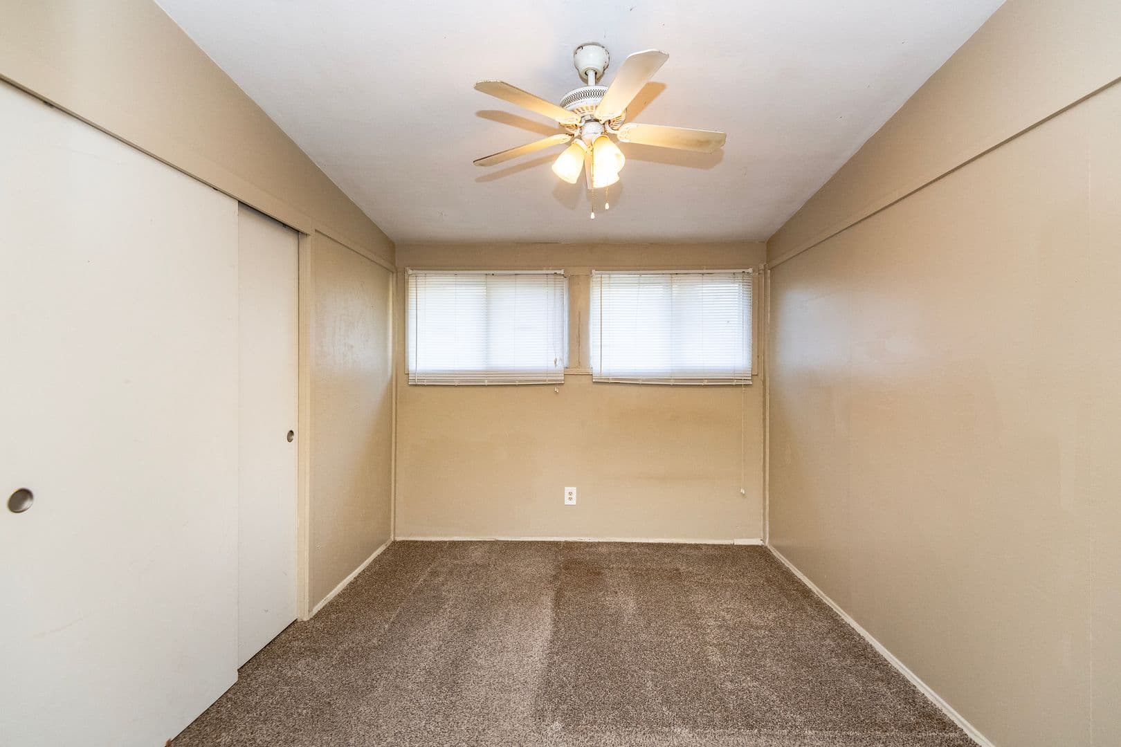 Florissant House: 1015 Robinwood Dr