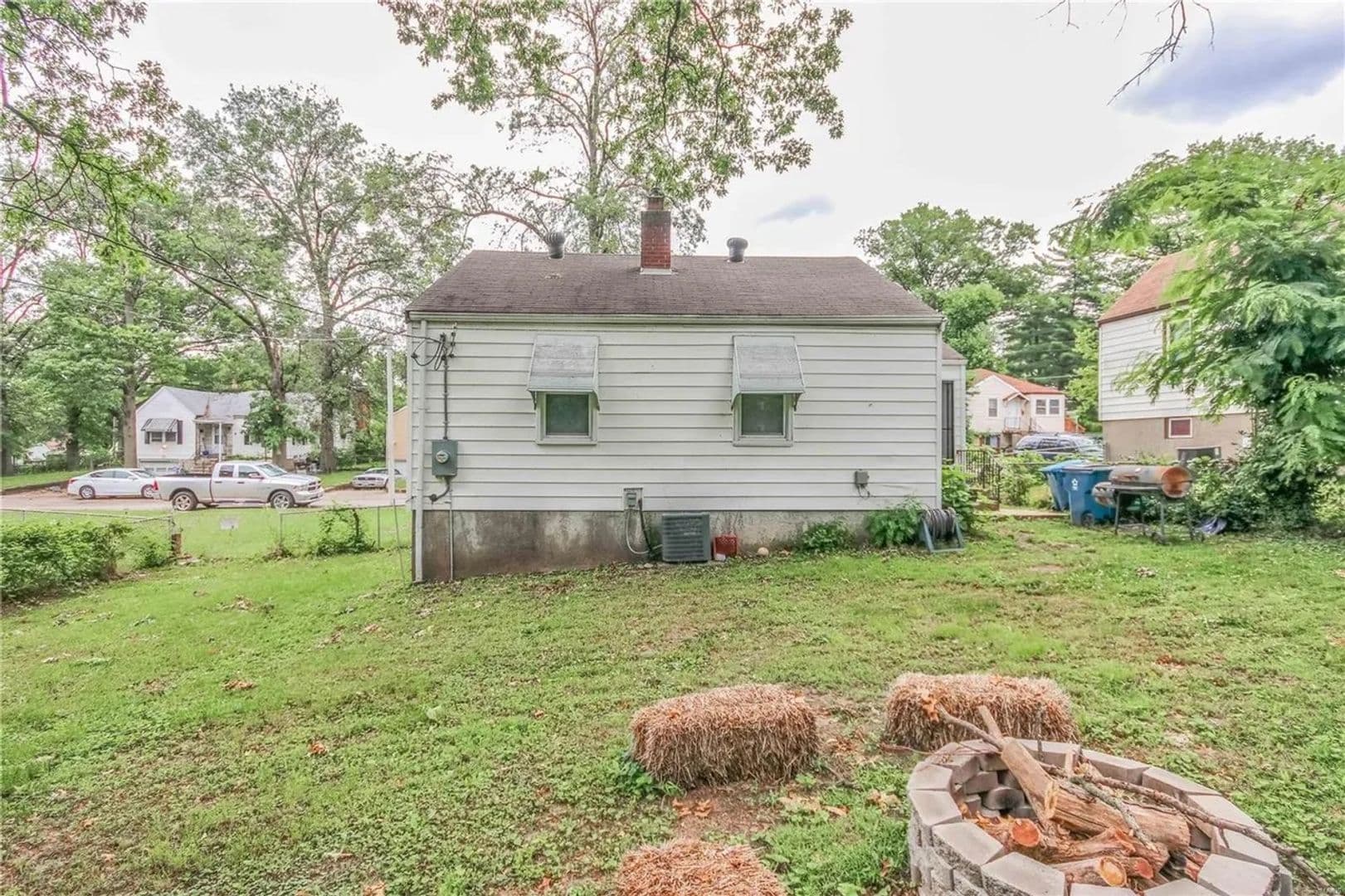 Jennings House: 10 Lamar Dr