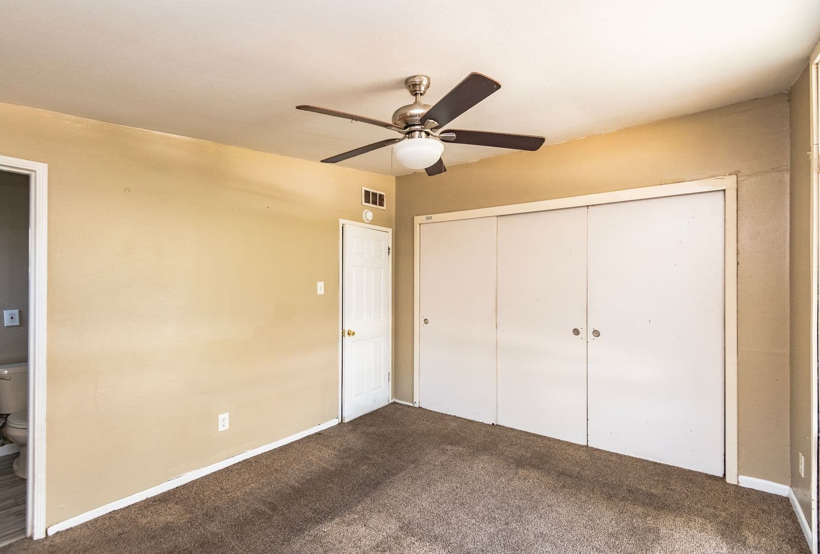 Florissant House: 1015 Robinwood Dr