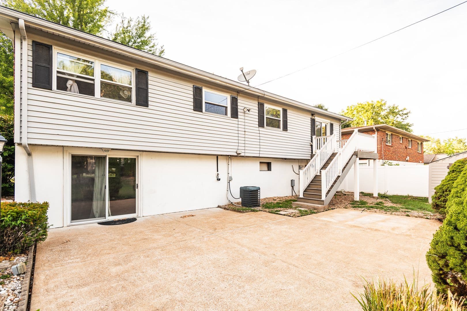 St. Louis House: 2334 Rosegarden Dr