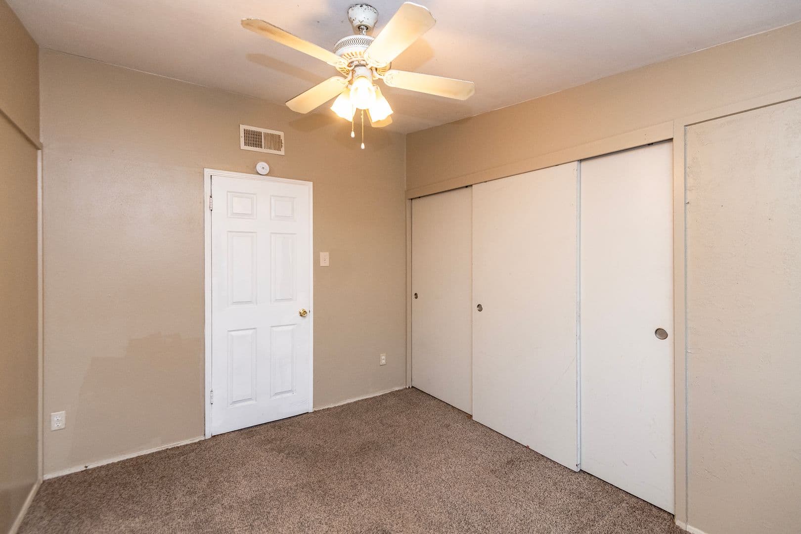 Florissant House: 1015 Robinwood Dr