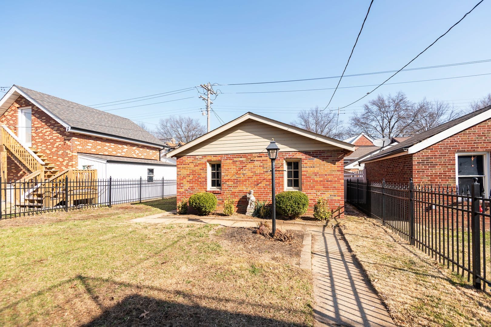 St.Louis House: 5827 Delor