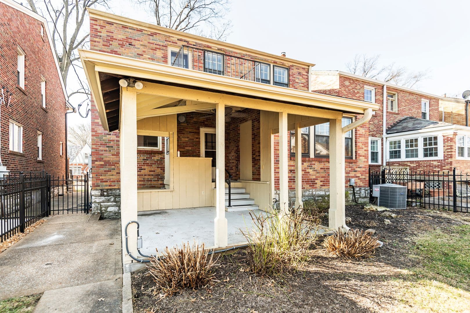 St.Louis House: 5827 Delor