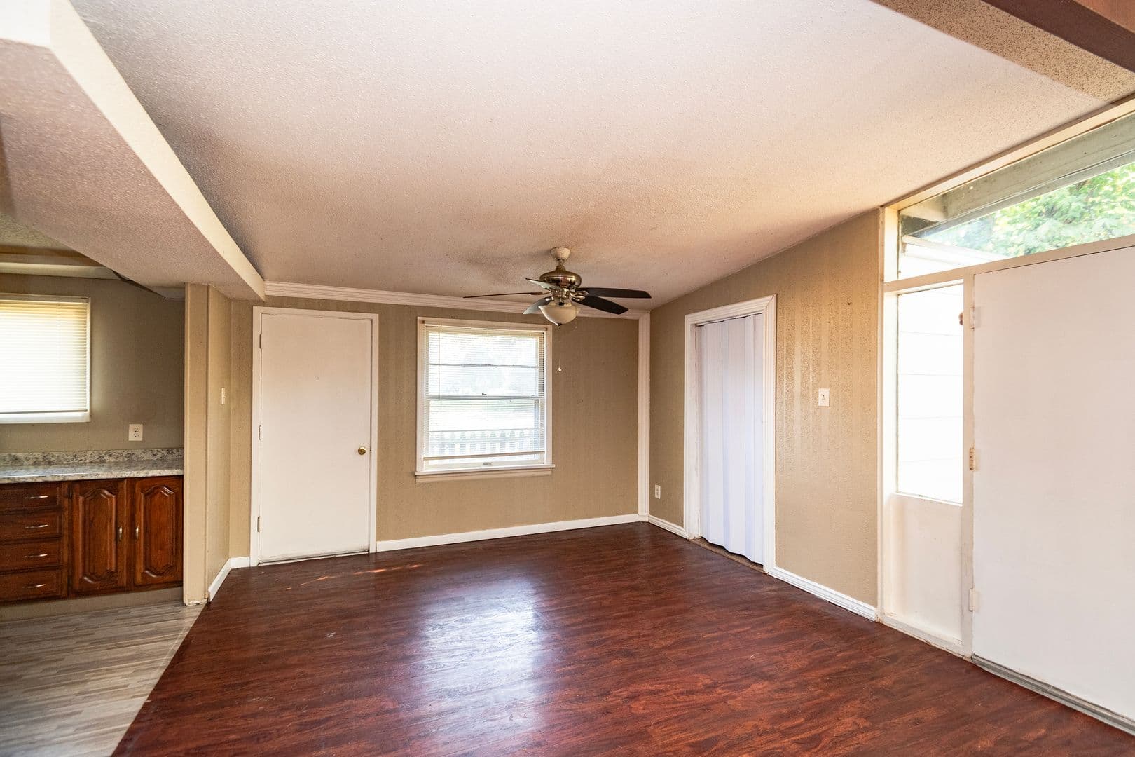 Florissant House: 1015 Robinwood Dr