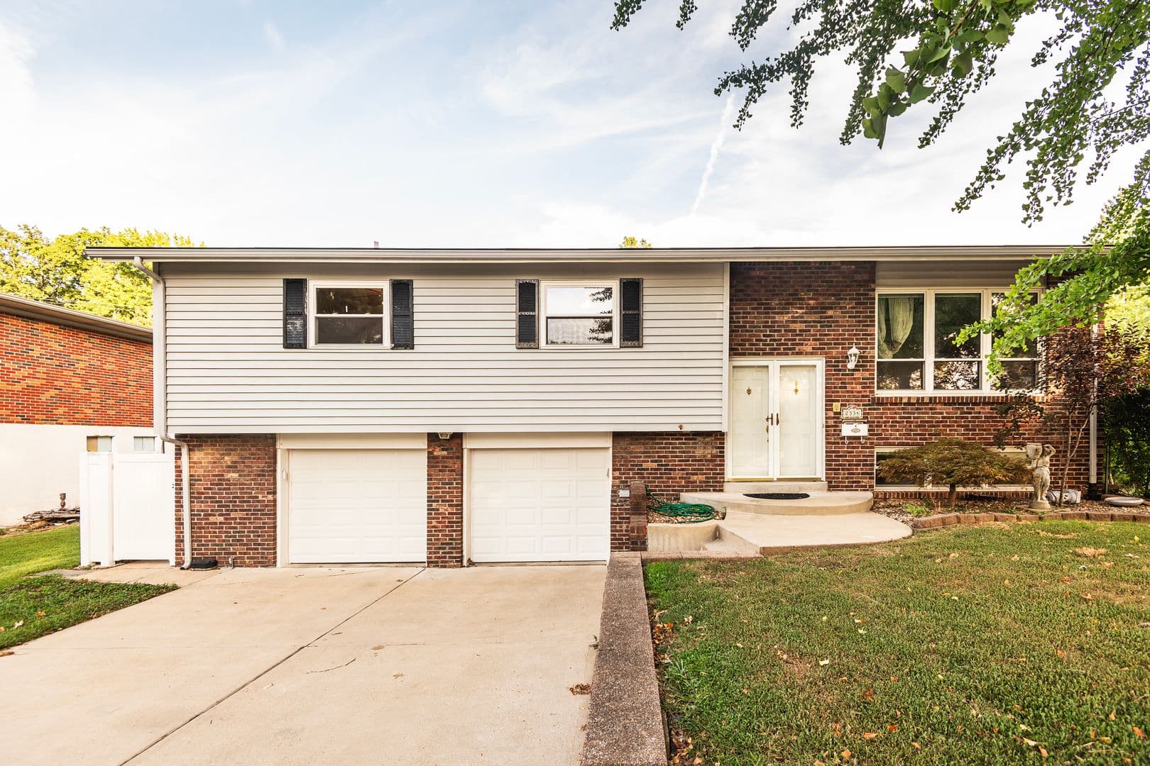 St. Louis House: 2334 Rosegarden Dr