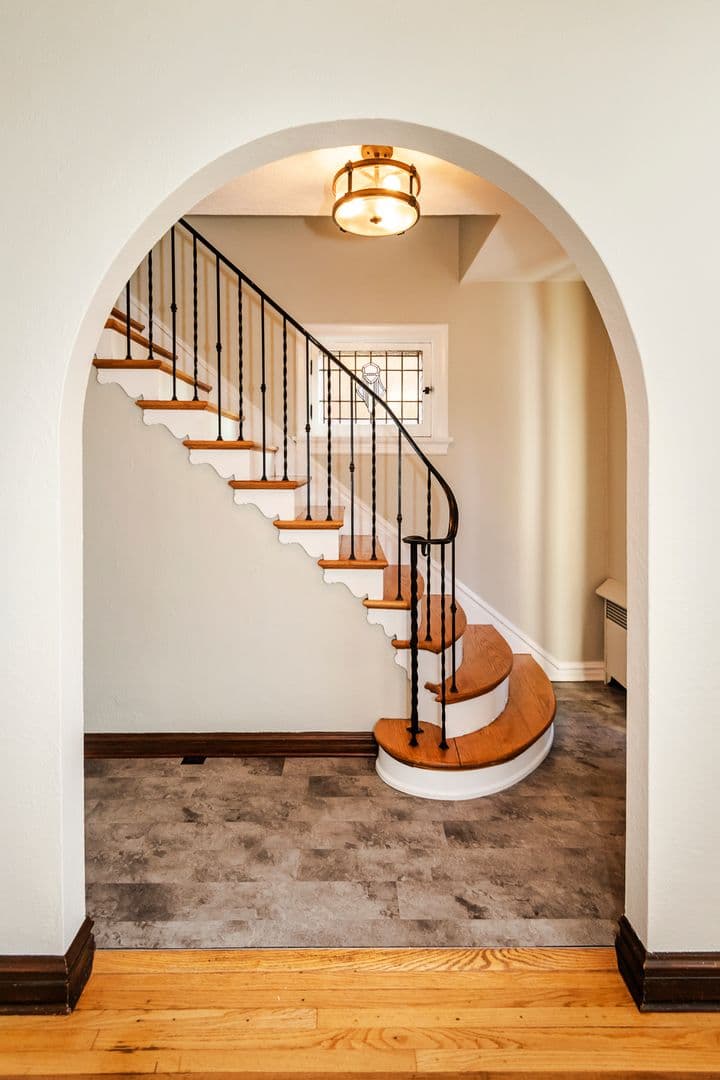 St.Louis House: 5827 Delor