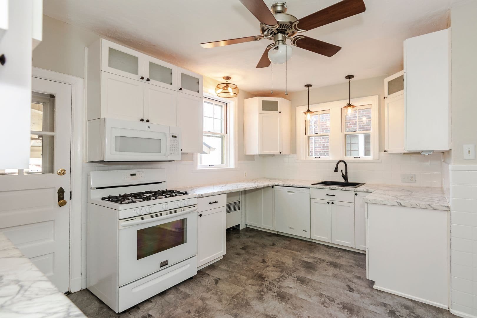 St.Louis House: 5827 Delor