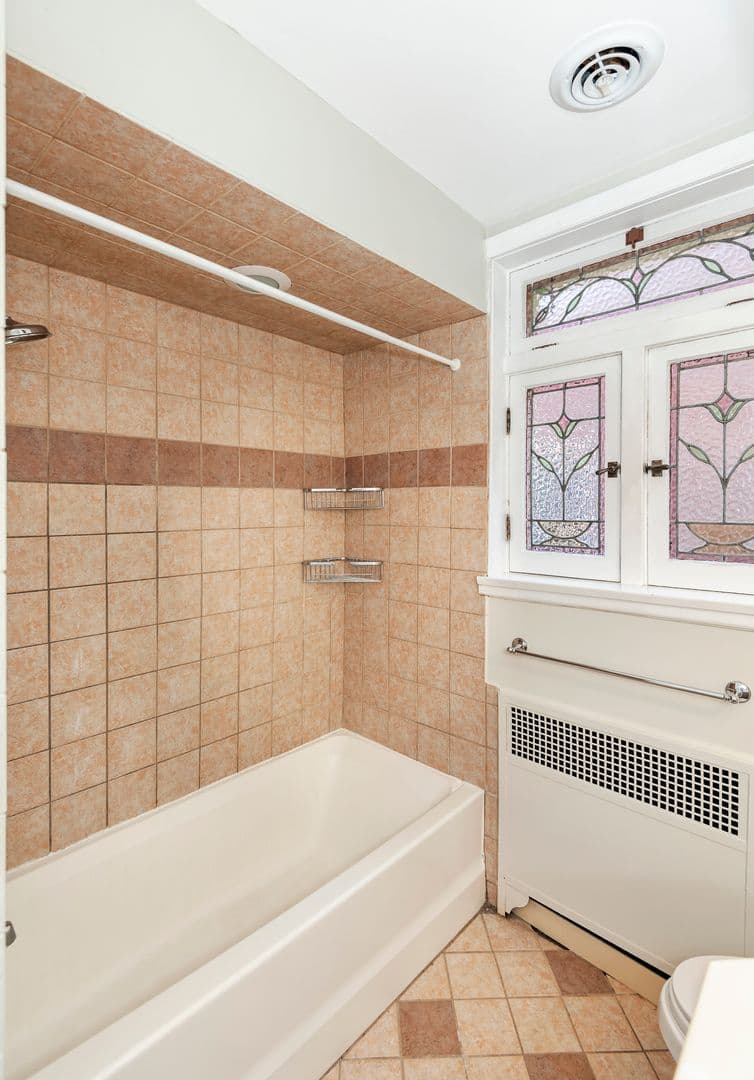 St.Louis House: 5827 Delor