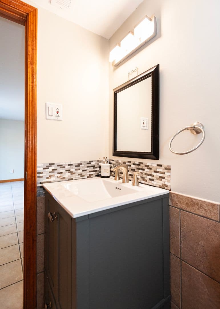 St. Louis House: 2334 Rosegarden Dr