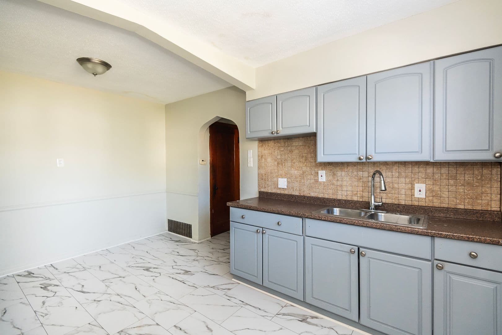 Saint Louis Apartment: 5322 Miami St