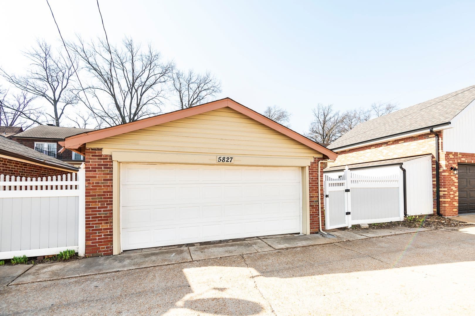 St.Louis House: 5827 Delor